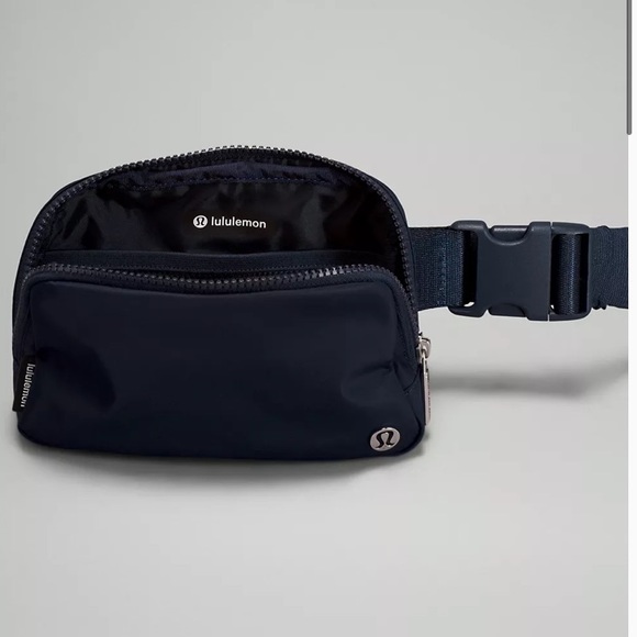 Lululemon Everything Belt Bag True Navy - Picture 2 of 6